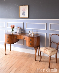 アンティーク家具 アンティークのデスク・書斎机 英国輸入のアンティーク家具、ウォルナット材の美しいライティングデスク