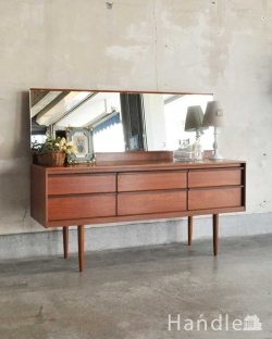 アンティーク家具 アンティークのドレッサー スッキリとしたスマートなデザインのヴィンテージ家具、引き出しがたっぷり付いたドレッサー