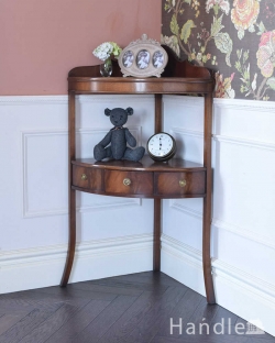 アンティーク家具 アンティークのキャビネット お部屋の角に置くだけで絵になる英国輸入のアンティーク家具（コーナーシェルフ）