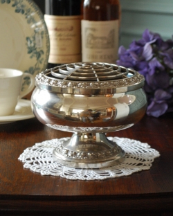 アンティーク雑貨  アンティークのシルバープレートのフラワーベース　英国アンティーク