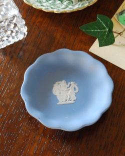 アンティーク雑貨 アンティーク食器 英国アンティークのジャスパーウェア、ウェッジウッドトレイ(Wedgwood)