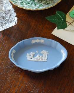 アンティーク雑貨 アンティーク食器 アンティークのジャスパーウェア、エンジェルのウェッジウッドトレイ(Wedgwood)