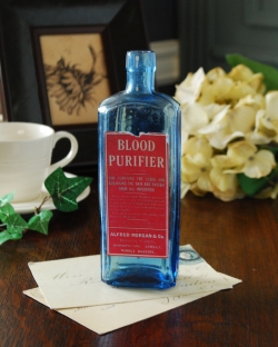 アンティーク雑貨 アンティークビン・香水瓶 ステッカー付きアンティークガラスボトル(BLOOD PURIFIER)