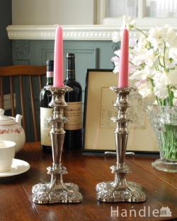 アンティーク雑貨  英国輸入の銀雑貨、葡萄の装飾が美しいアンティークキャンドルスタンドセット