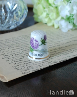 アンティーク雑貨 アンティーク食器 真っ白なボーンチャイナのアンティークシンブル（スコットランド）