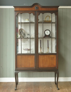 アンティーク家具 1910年代のアンティーク キャビネット