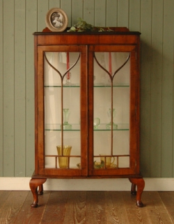 アンティーク家具  2012年12月07日にご成約済み。1930年代のアンティーク ガラス キャビネット