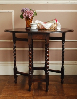 アンティーク家具  1930年代のアンティーク　ゲートレッグ テーブル