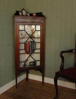 アンティーク家具 アンティークのキャビネット 1930年代のアンティーク コーナー キャビネット