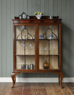 アンティーク家具 1930年代のアンティーク ガラス キャビネット