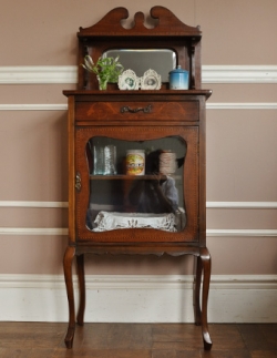 アンティーク家具  1920年代のアンティーク ガラス キャビネット