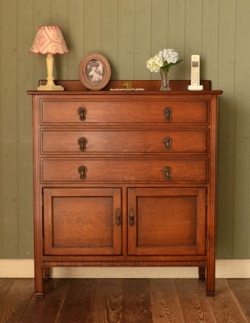アンティーク家具  1930年代のアンティーク カップボードチェスト