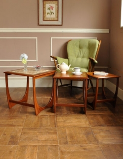 アンティーク家具 アンティークのテーブル 1960年代のアンティーク タイルトップネストテーブル