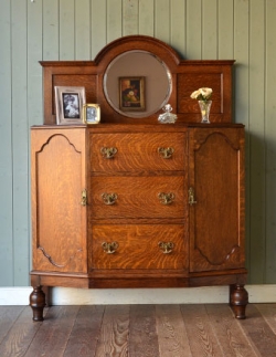 アンティーク家具 アンティークのキャビネット 英国のアンティーク家具、ミラー付きのオシャレなサイドボード