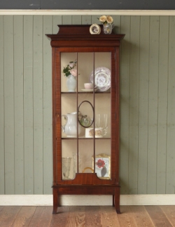 アンティーク家具 アンティークのキャビネット 素敵なアンティークの英国インテリア、ガラスキャビネット(飾り棚)