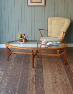 アンティーク家具 アンティークのテーブル 北欧のヴィンテージ家具、オシャレなガラス天板のテーブル