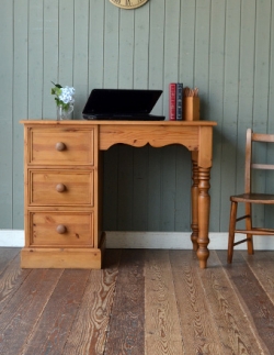 アンティーク家具 カントリースタイルのアンティーク家具、パイン材のデスク(勉強机)