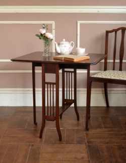 アンティーク家具  英国のアンティーク家具、マホガニー材のサザーランドテーブル