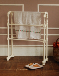 アンティーク家具 その他 アンティーク家具 ホワイトペイントのアンティーク家具、タオルハンガー（タオルレイル）