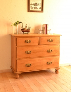アンティーク家具 アンティークのチェスト ナチュラルなアンティーク家具、可愛らしいパイン材のチェスト