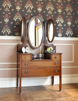 アンティーク家具 アンティークのドレッサー 大きなミラー付きのアンティーク家具、英国デザインのドレッシングチェスト