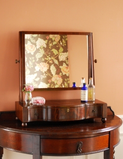 アンティーク家具 アンティークのドレッサー マホガニー材のアンティーク家具、引き出し付きのスタンドミラー