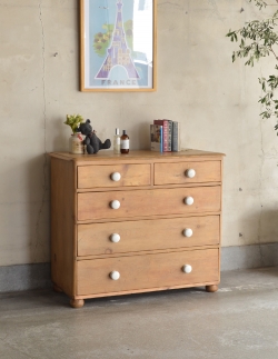 アンティーク家具 ナチュラルなパイン材のアンティーク家具、可愛いチェスト