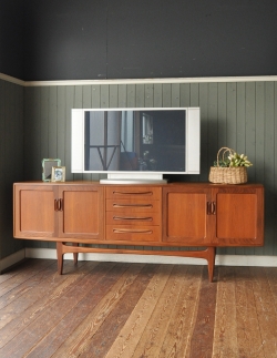 アンティーク家具 アンティークのキャビネット カッコいいG-planのヴィンテージ家具、テレビ台に使えるサイドボード