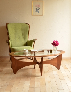 アンティーク家具 ヴィンテージの北欧家具、Gプランのガラス天板のコーヒーテーブル