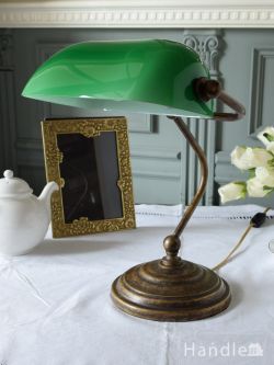 イタリア生まれのアンティーク調テーブルランプ、グリーン色のガラスシェードが付いたバンカーズライト（Ｅ17電球付）