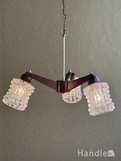 照明おしゃれ シャンデリア イギリスで見つけた木製×ガラスの照明、3灯タイプのアンティークシャンデリア