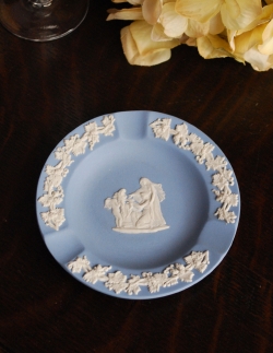 アンティーク雑貨  アンティークジャスパーウェアのアシュトレイ（灰皿）ウェッジウッド