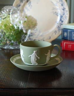 アンティーク雑貨  ジャスパーウェア　カップ＆ソーサーアンティークWedgwood（セージグリーン）