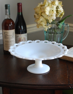 アンティーク雑貨  真っ白な可愛いガラスのコンポート、アンティークプレスドグラス（ミルクガラス）