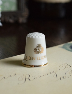 アンティーク雑貨  英国のアンティーク シンブル(Queen elizabeth)