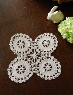 アンティーク雑貨 ミルクピッチャー フランスアンティーク雑貨、可愛い形がアクセント、手編みのドイリーレース