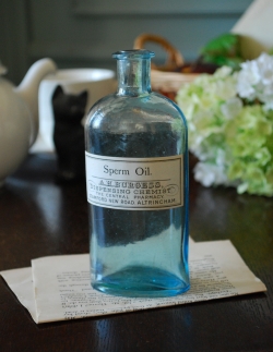 アンティーク雑貨  ステッカー付きアンティークガラスボトル（Sperm Oil）