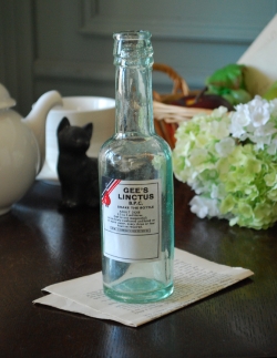 アンティーク雑貨 アンティークビン・香水瓶 ステッカー付きアンティークガラスボトル(GEES LINCTUS)