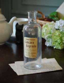 アンティーク雑貨 アンティークビン・香水瓶 ステッカー付きアンティークガラスボトル(Cascara Safrada)