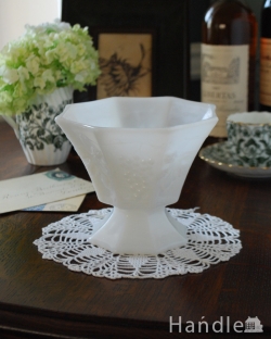 アンティーク雑貨 デカンタ・カラフェ アンティーク 美しい８角形のミルクガラス、アンティークのフラワーベース（花器）