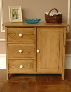 アンティーク家具  2012年07月07日にご成約済み。1920年代のアンティーク スモール キャビネット