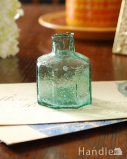 アンティーク雑貨 アンティークビン・香水瓶 ガラスのアンティーク雑貨、気泡がたっぷりの八角形インクボトル