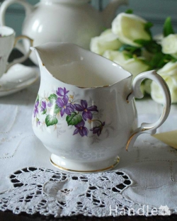 アンティーク雑貨 アンティーク食器 スミレ柄が可愛いお花が可愛い、ＤUCHESS（ダッチェス）のアンティークミルクポット