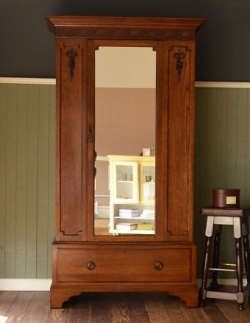 アンティーク家具  1930年代のアンティーク ワードローブ