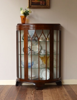 アンティーク家具 アンティークのキャビネット 素敵なイギリスのアンティーク家具、ガラスキャビネット（飾り棚）