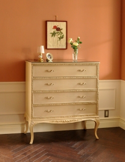 アンティーク家具 アンティークのチェスト ホワイトカラーのアンティーク家具、フレンチチェスト（４段）