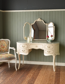アンティーク家具 アンティークのフレンチインテリア、ホワイト色のドレッサー(三面鏡)