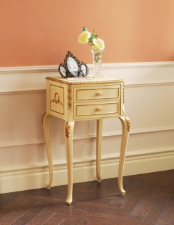 アンティーク家具 アンティークのチェスト フランスから輸入したアンティーク家具、クリーム色のナイトテーブル