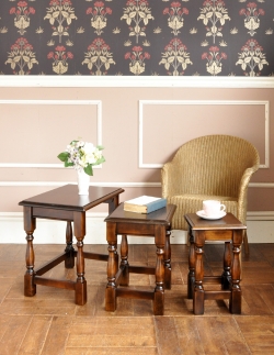 アンティーク家具 アンティークのテーブル イギリスで見つけたアンティーク家具、脚がおしゃれなオーク材のネストテーブル