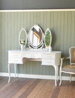 アンティーク家具  存在感のあるアンティークフレンチ家具、３面鏡のドレッシングテーブル